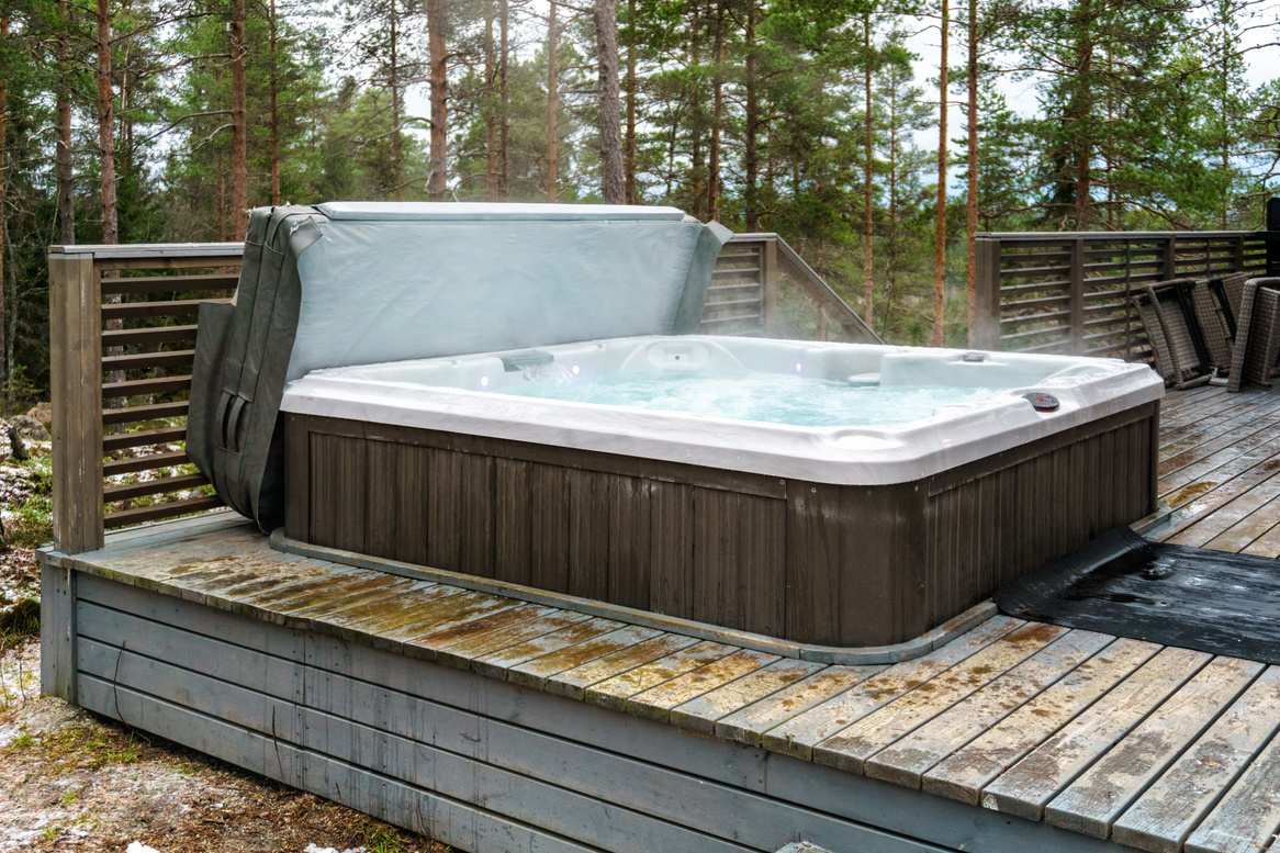 Modern outdoor hot tub